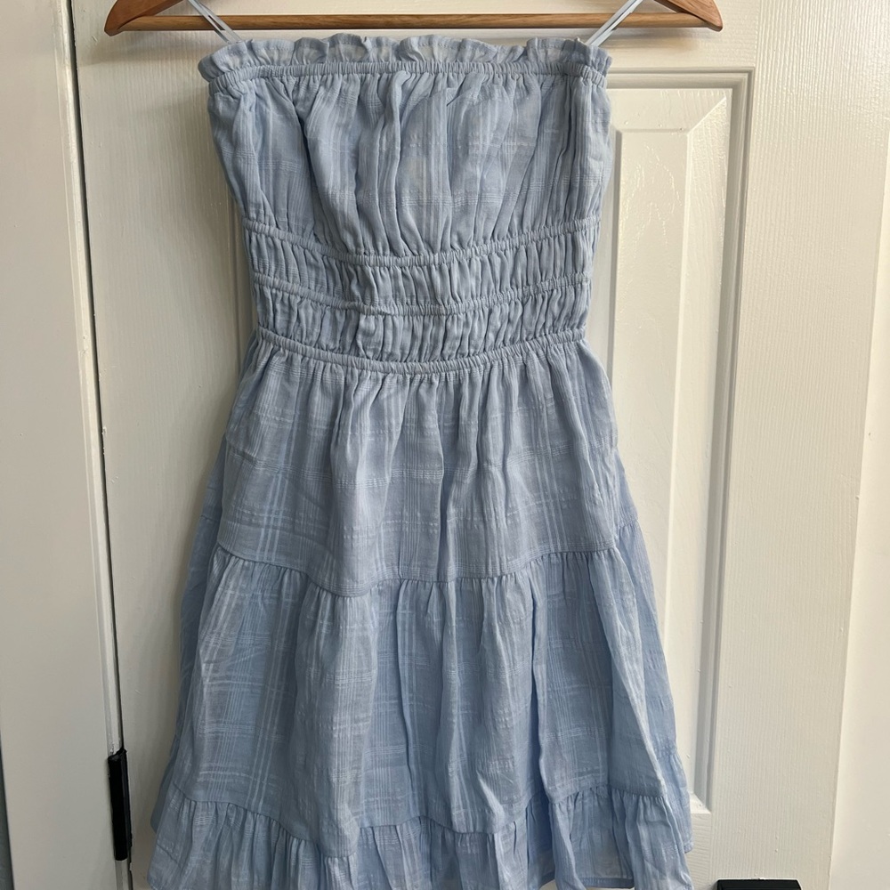 Elegant Strapless Dress in Light Blue